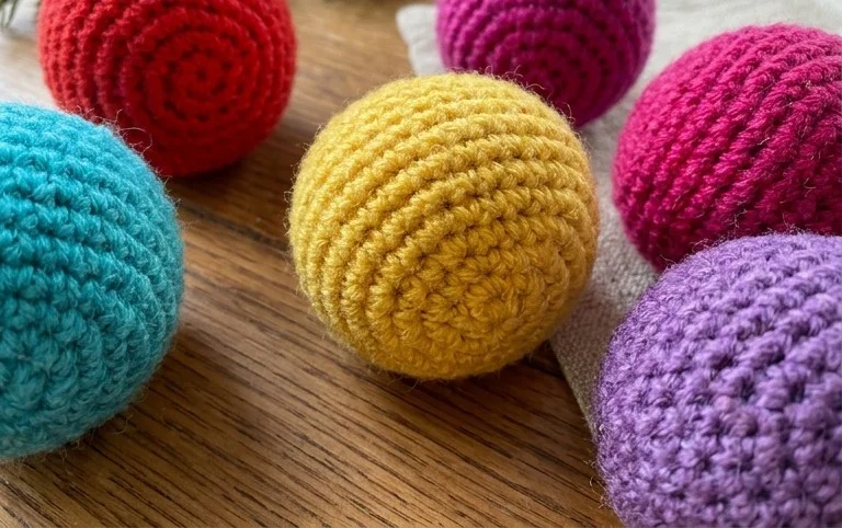 16 Crochet Christmas Ornament Patterns (Easy + Free)